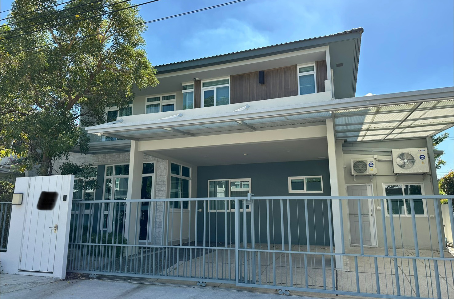 House with Shared Pool in Bangnatrad